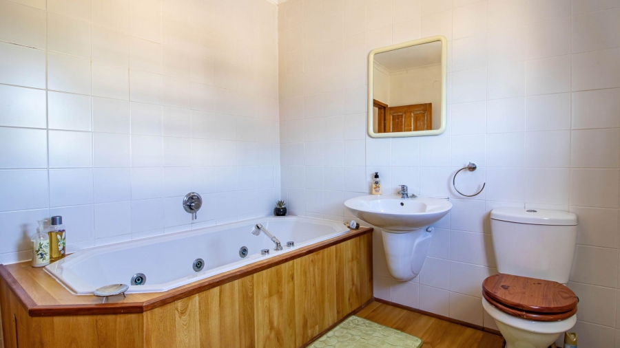 4 Bedroom Property for Sale in De Kelders Western Cape